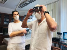 Pracovníci z Jaderné elektrárny Dukovany vyrábí ochranné štíty pro lékaře