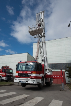 ČEZ do Dukovan pořídil nové hasičské auto pro zásahy v okolí elektrárny